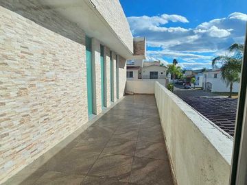 Casa en venta inmejorable ubicación en Corregidora