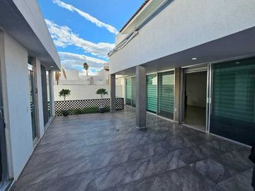 Casa en venta inmejorable ubicación en Corregidora