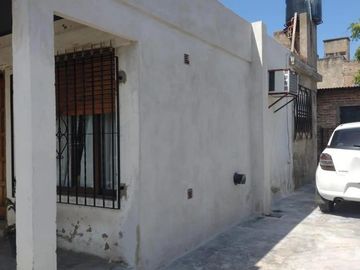Casa en venta - 2 Dormitorios 2 Baños - Cochera - 200Mts2 - La Matanza