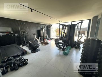 2 AMBIENTES MUY ESPACIOSO Y LUMINOSO CON PATIO. PALERMO H. AMENITIES. SEG. 24 HS.