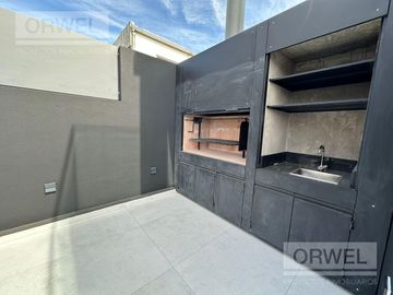 2 AMBIENTES MUY ESPACIOSO Y LUMINOSO CON PATIO. PALERMO H. AMENITIES. SEG. 24 HS.