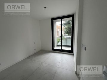2 AMBIENTES MUY ESPACIOSO Y LUMINOSO CON PATIO. PALERMO H. AMENITIES. SEG. 24 HS.