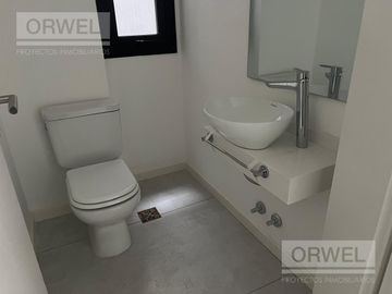2 AMBIENTES MUY ESPACIOSO Y LUMINOSO CON PATIO. PALERMO H. AMENITIES. SEG. 24 HS.