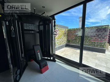 2 AMBIENTES MUY ESPACIOSO Y LUMINOSO CON PATIO. PALERMO H. AMENITIES. SEG. 24 HS.