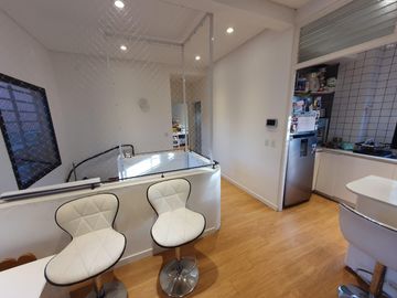 oficina con gran terraza propia en complejo con pileta Vicente Lopez calle Cortada, vias a Maipu