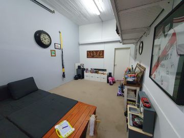 oficina con gran terraza propia en complejo con pileta Vicente Lopez calle Cortada, vias a Maipu