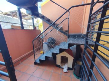 oficina con gran terraza propia en complejo con pileta Vicente Lopez calle Cortada, vias a Maipu