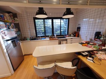 oficina con gran terraza propia en complejo con pileta Vicente Lopez calle Cortada, vias a Maipu