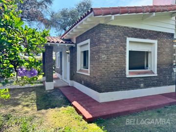 CASA DOS AMBIENTES SOBRE TRIPLE LOTE INGENIERO MASCHWITZ