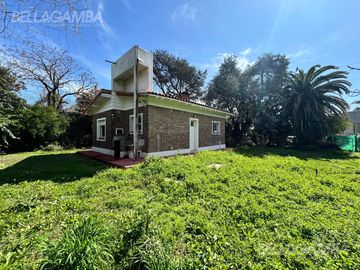 CASA DOS AMBIENTES SOBRE TRIPLE LOTE INGENIERO MASCHWITZ