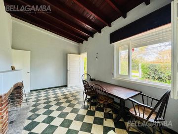 CASA DOS AMBIENTES SOBRE TRIPLE LOTE INGENIERO MASCHWITZ