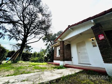 CASA DOS AMBIENTES SOBRE TRIPLE LOTE INGENIERO MASCHWITZ