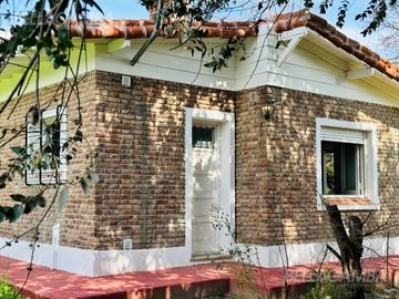 CASA DOS AMBIENTES SOBRE TRIPLE LOTE INGENIERO MASCHWITZ