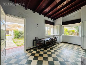 CASA DOS AMBIENTES SOBRE TRIPLE LOTE INGENIERO MASCHWITZ