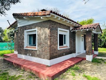 CASA DOS AMBIENTES SOBRE TRIPLE LOTE INGENIERO MASCHWITZ