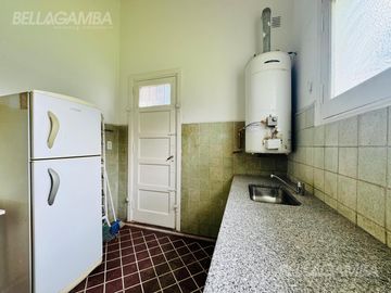 CASA DOS AMBIENTES SOBRE TRIPLE LOTE INGENIERO MASCHWITZ