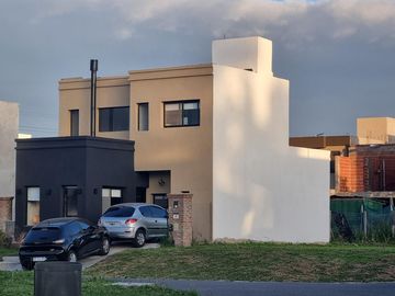 CASA EN VENTA, BARRIO VICENTE FEDERICO I