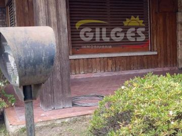 Venta de Casa 5 Amb. S/L 8.66x25  en Haedo  Buen Estado  con Garage