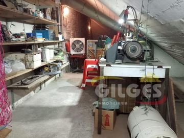 Venta de Casa 5 Amb. S/L 8.66x25  en Haedo  Buen Estado  con Garage