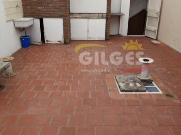 Venta de Casa 5 Amb. S/L 8.66x25  en Haedo  Buen Estado  con Garage