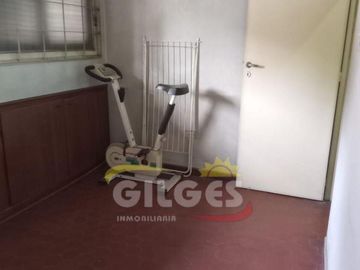 Venta de Casa 5 Amb. S/L 8.66x25  en Haedo  Buen Estado  con Garage