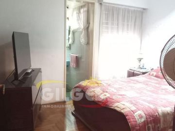 Venta de Casa 5 Amb. S/L 8.66x25  en Haedo  Buen Estado  con Garage