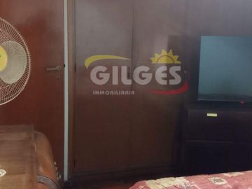 Venta de Casa 5 Amb. S/L 8.66x25  en Haedo  Buen Estado  con Garage