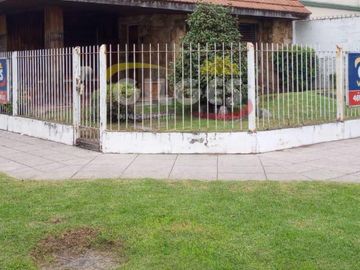 Venta de Casa 5 Amb. S/L 8.66x25  en Haedo  Buen Estado  con Garage