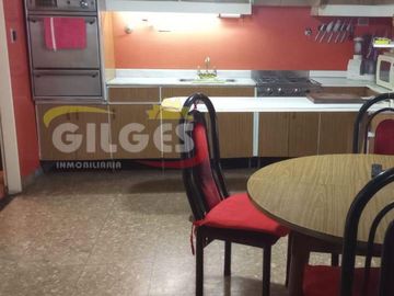 Venta de Casa 5 Amb. S/L 8.66x25  en Haedo  Buen Estado  con Garage