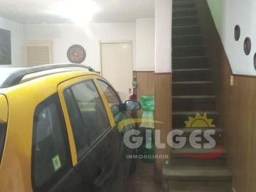 Venta de Casa 5 Amb. S/L 8.66x25  en Haedo  Buen Estado  con Garage