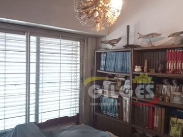 Venta de Casa 5 Amb. S/L 8.66x25  en Haedo  Buen Estado  con Garage