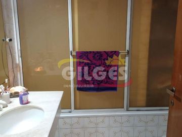 Venta de Casa 5 Amb. S/L 8.66x25  en Haedo  Buen Estado  con Garage