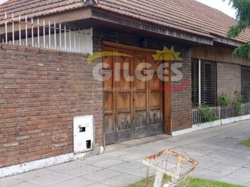 Venta de Casa 5 Amb. S/L 8.66x25  en Haedo  Buen Estado  con Garage