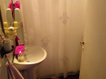 PH interno por pasillo de 2 ambientes  con patio. Muy buena ubicación. Lomas de Zamora E.