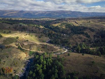 Exclusivo Campo con Costa de Río en Atos Pampa