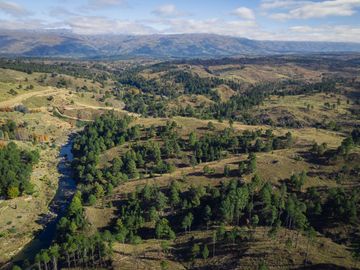 Exclusivo Campo con Costa de Río en Atos Pampa