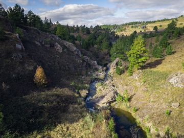 Exclusivo Campo con Costa de Río en Atos Pampa