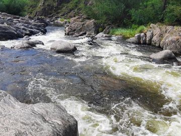Exclusivo Campo con Costa de Río en Atos Pampa