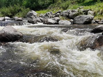 Exclusivo Campo con Costa de Río en Atos Pampa
