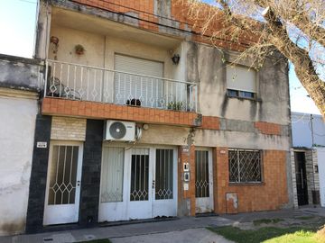 Casa en Venta de 2 dormitorios 4 Ambientes Barrio Matheu