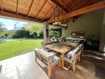 Espectacular Casa a la Laguna - Barrio Privado Castores 1