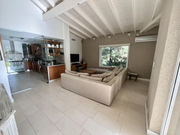 Espectacular Casa a la Laguna - Barrio Privado Castores 1