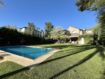 Espectacular Casa a la Laguna - Barrio Privado Castores 1