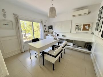 Espectacular Casa a la Laguna - Barrio Privado Castores 1