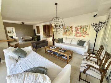 Espectacular Casa a la Laguna - Barrio Privado Castores 1