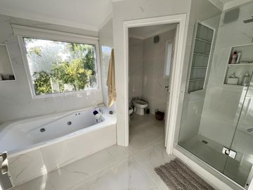 Espectacular Casa a la Laguna - Barrio Privado Castores 1