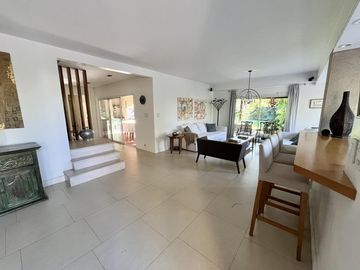 Espectacular Casa a la Laguna - Barrio Privado Castores 1