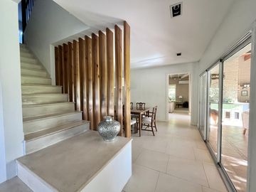 Espectacular Casa a la Laguna - Barrio Privado Castores 1