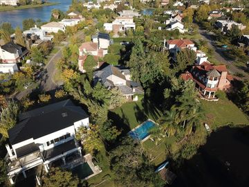 Espectacular Casa a la Laguna - Barrio Privado Castores 1
