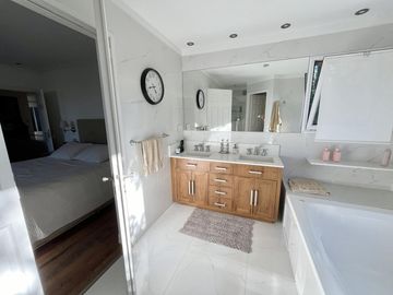 Espectacular Casa a la Laguna - Barrio Privado Castores 1